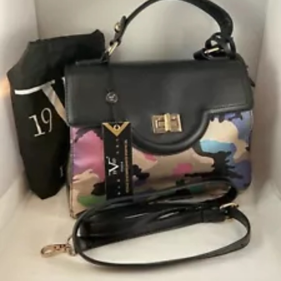 Handbags - ‼️FINAL PRICE⬇️❄️☃️🆕19V69 Versace Handbag